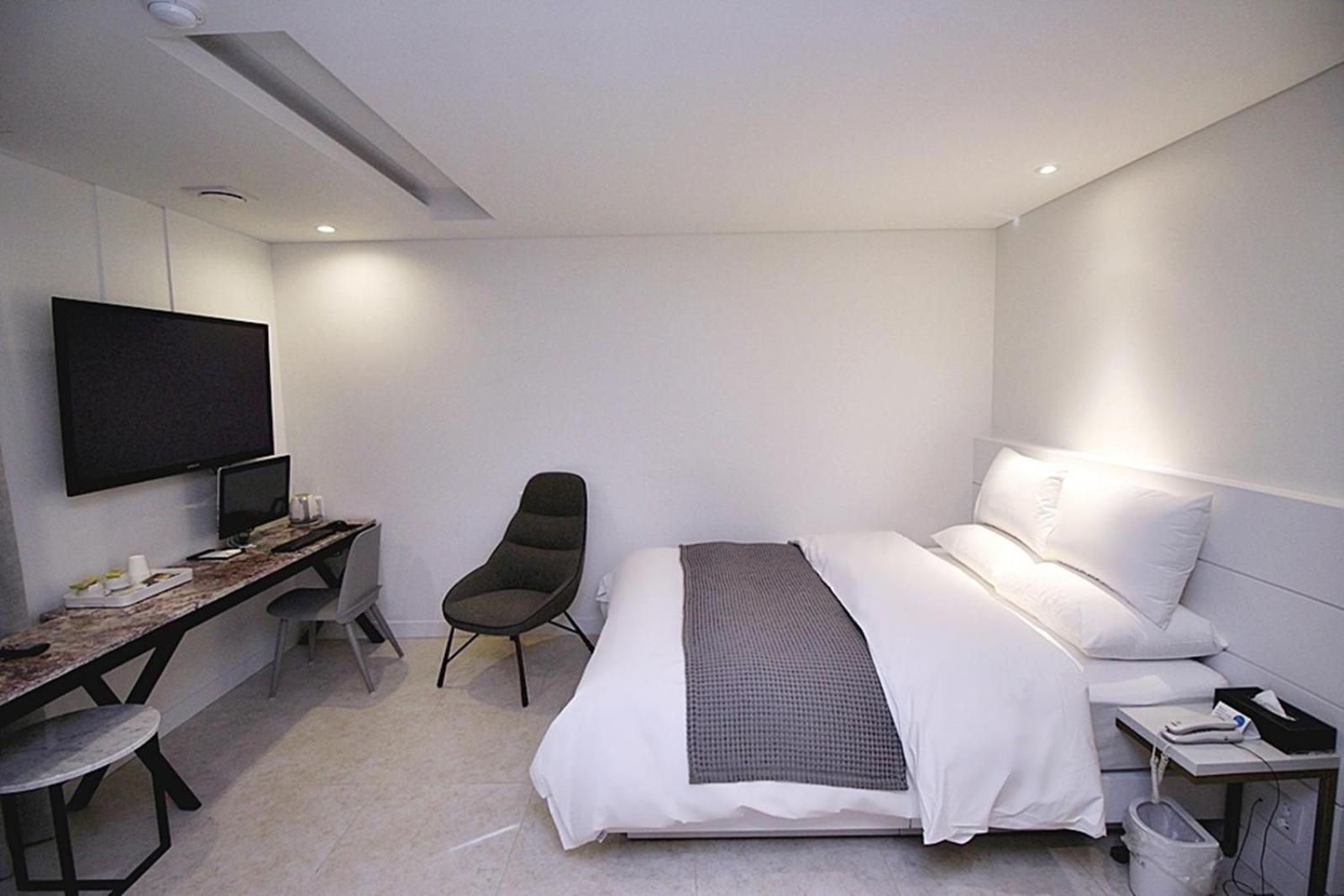 Hapjeong Circle Hotel 3*