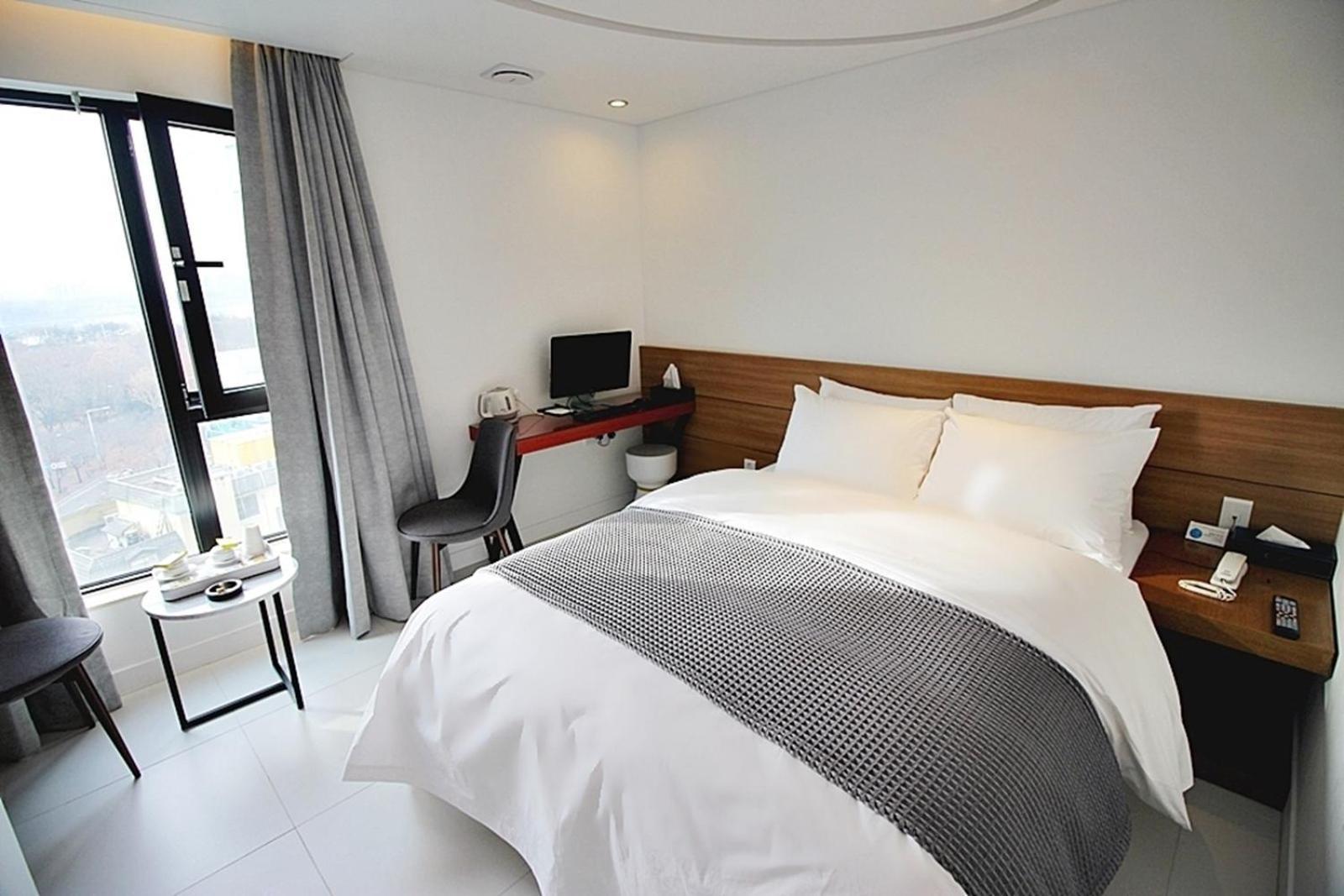 Hapjeong Circle Hotel