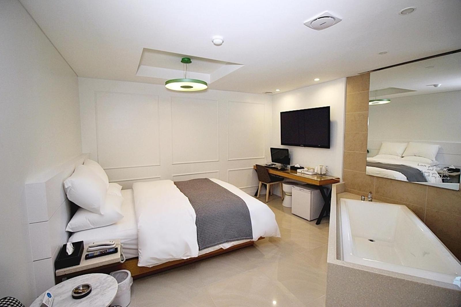 Hotel Hapjeong Circle