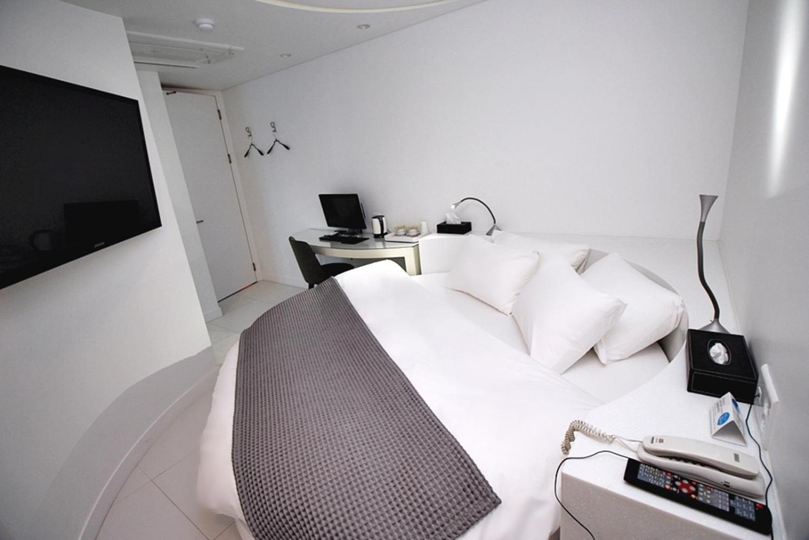 Hapjeong Circle Hotel 3*