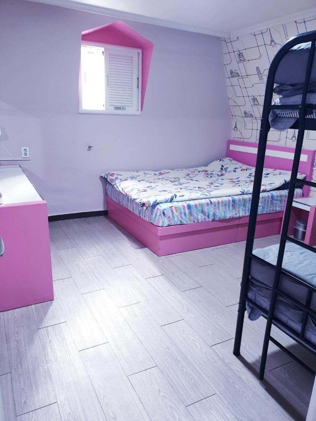 Dreaming Sinchon Hongdae Hostel Seoul