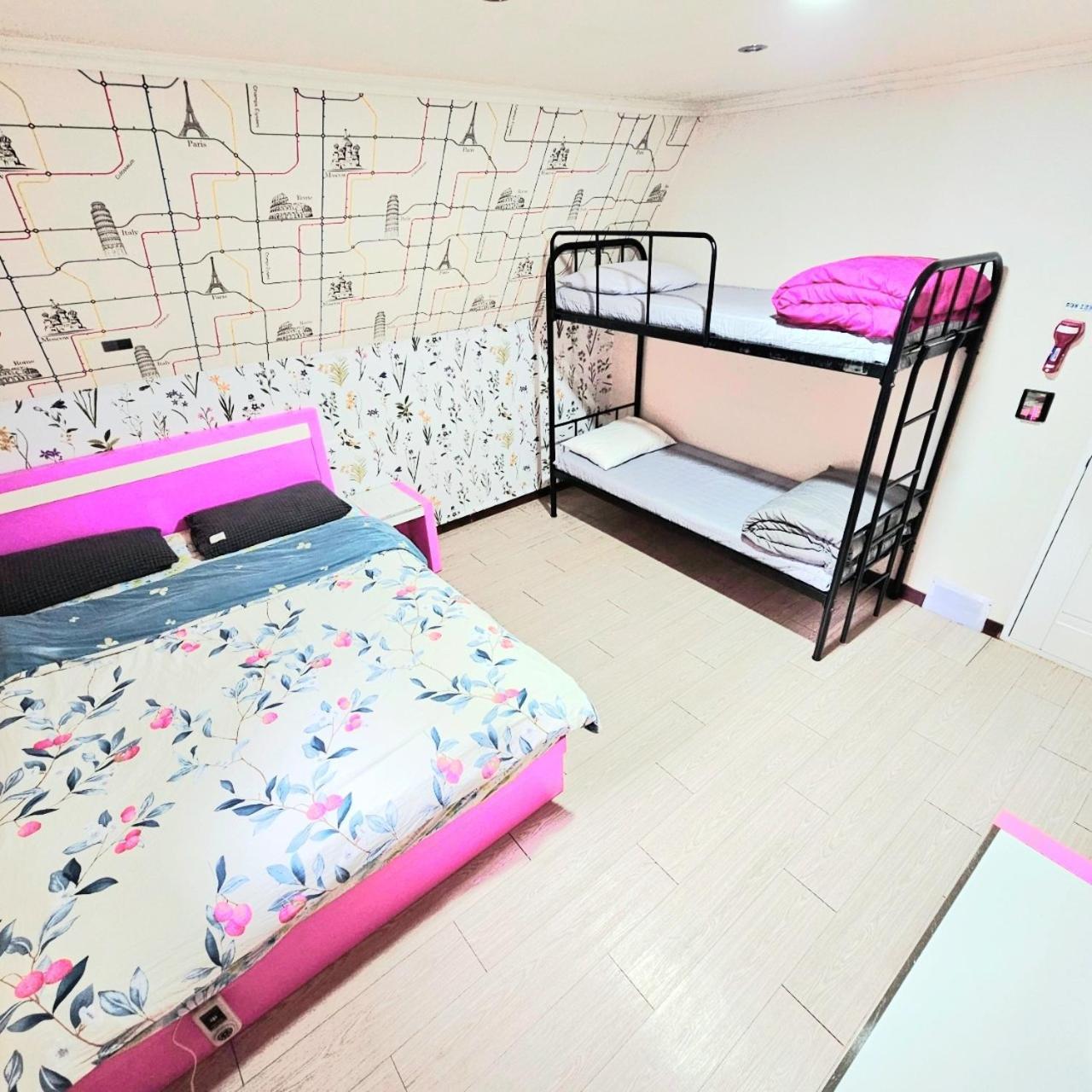 Dreaming Sinchon Hongdae * Seoul