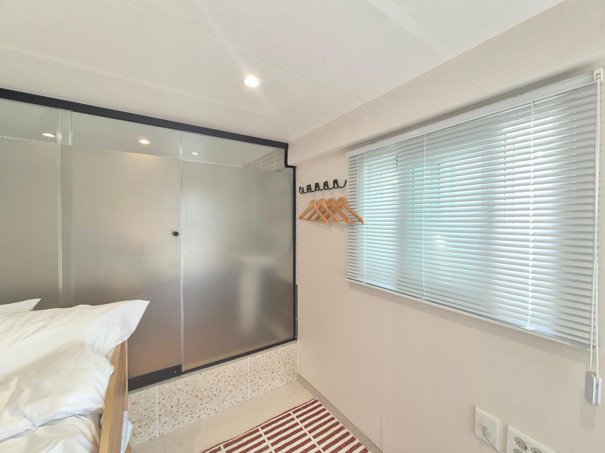 Slow On Hongdae Hostel *