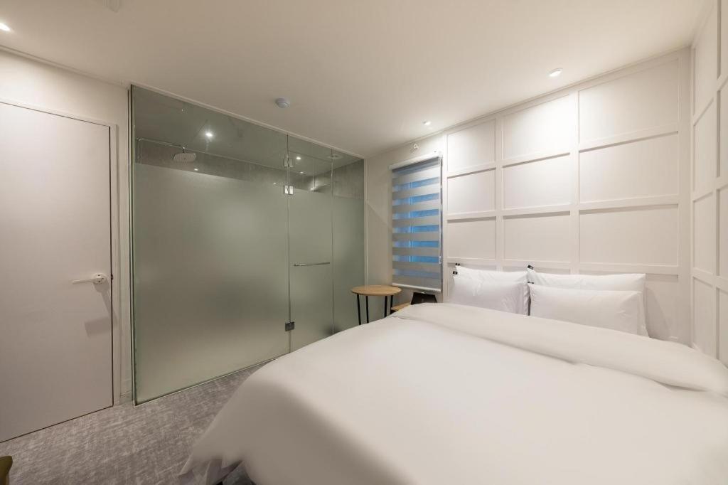 Hotel Crossing 2*