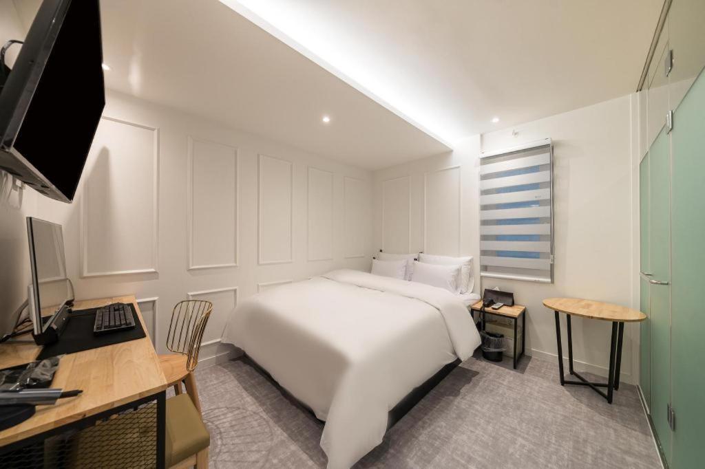 Crossing Hotel