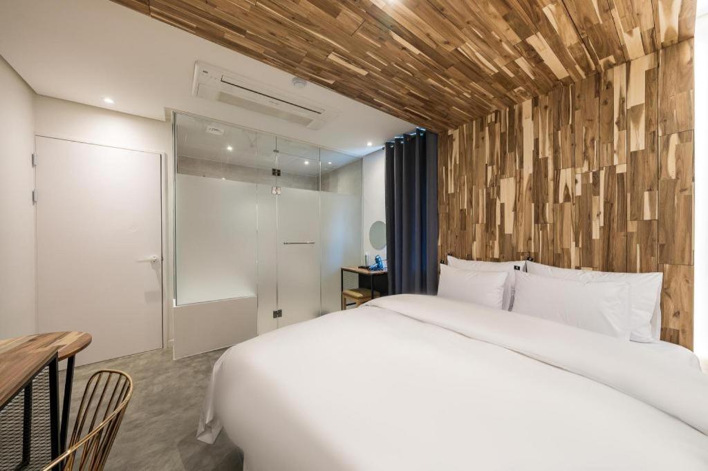 Hotel Crossing