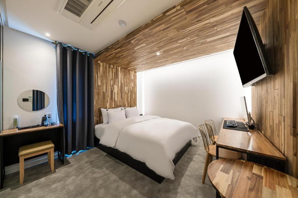 Crossing Hotel Seoul