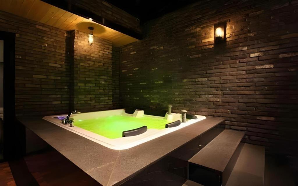 Hotel Ahava 2*