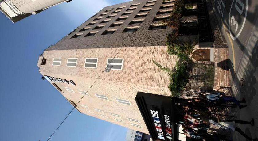 Myeongdong Mom House 2*