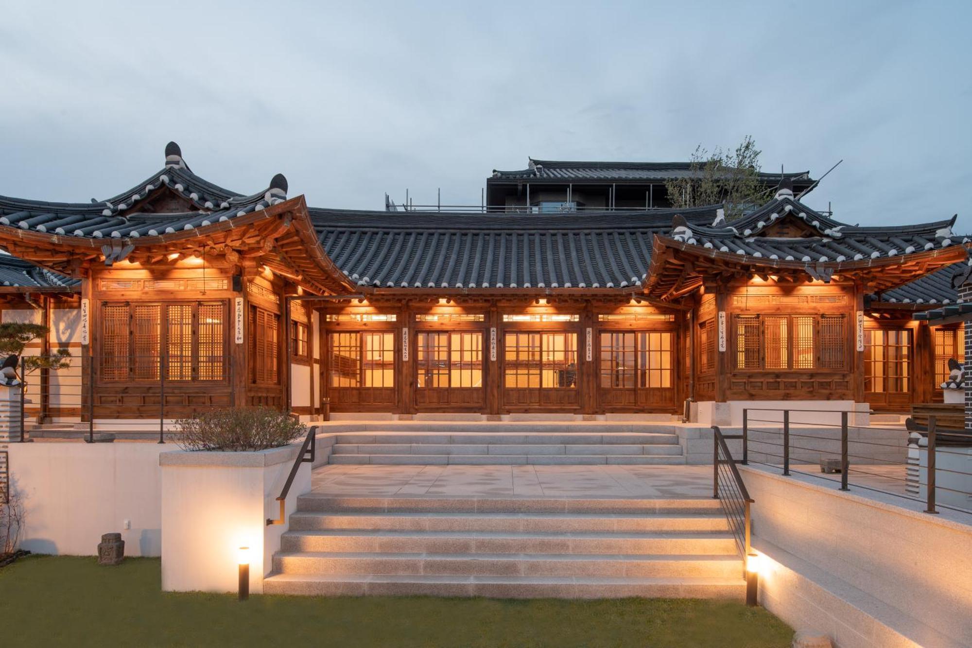 Hotel Bukchon Binkwan By Rakkojae Seoul