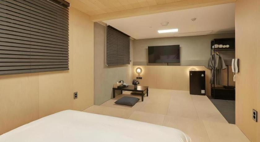 Slow Da Hotel