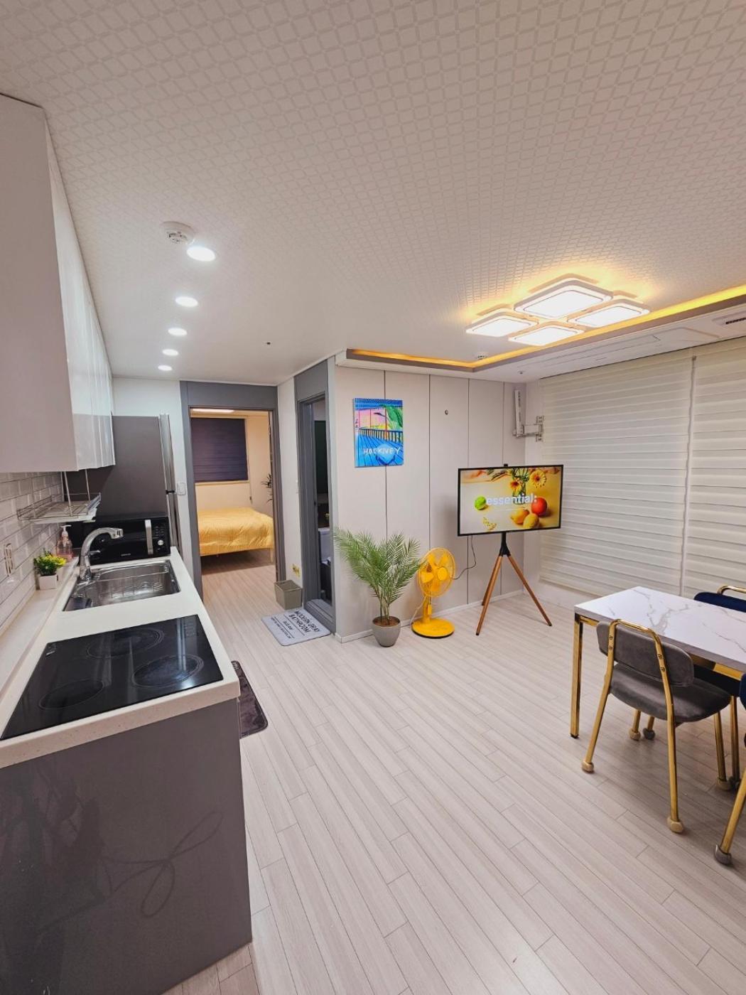 Clean And Stylish Two-room Near Hwagok Station *