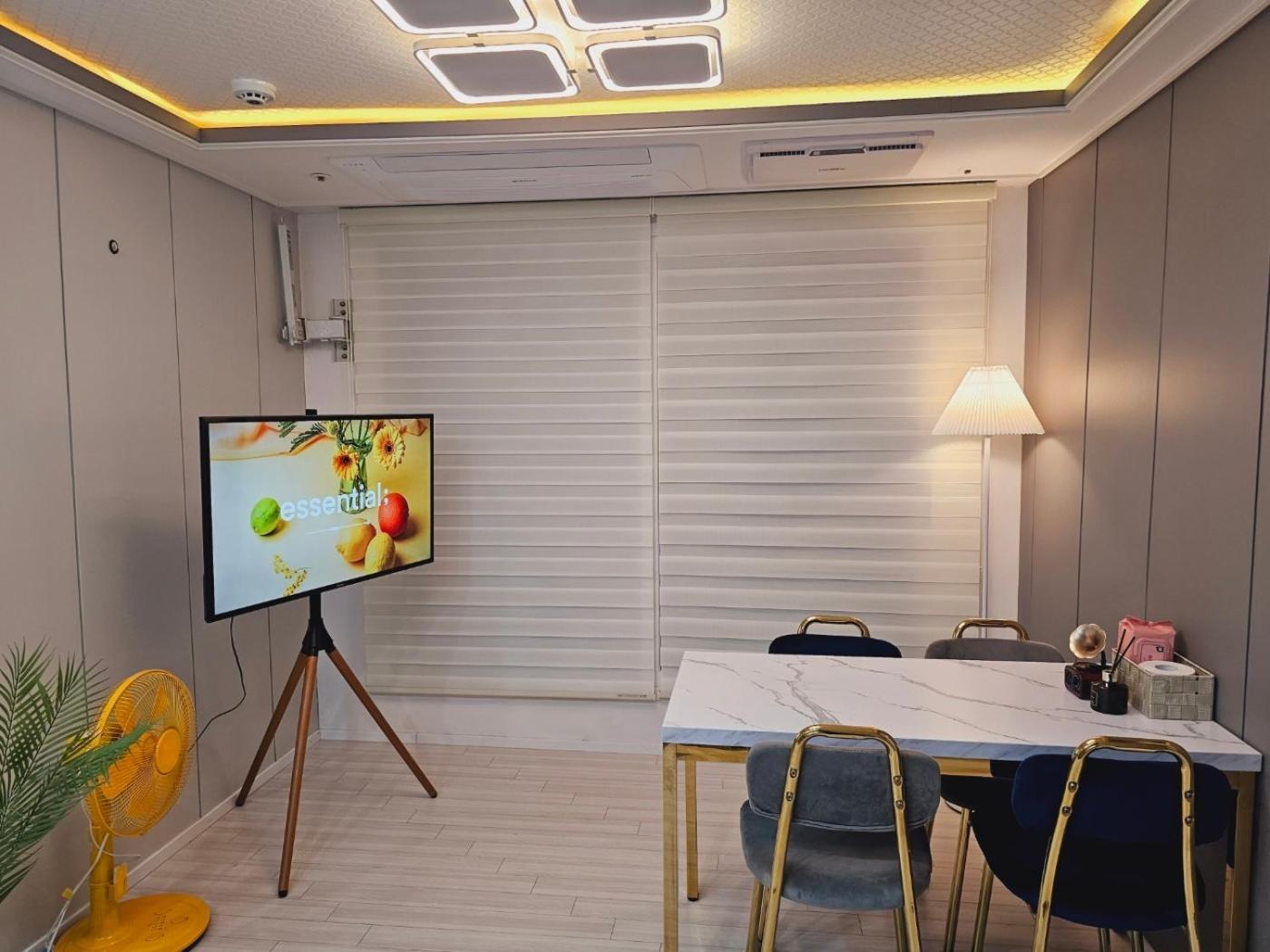 Clean And Stylish Two-room Near Hwagok Station Seoul