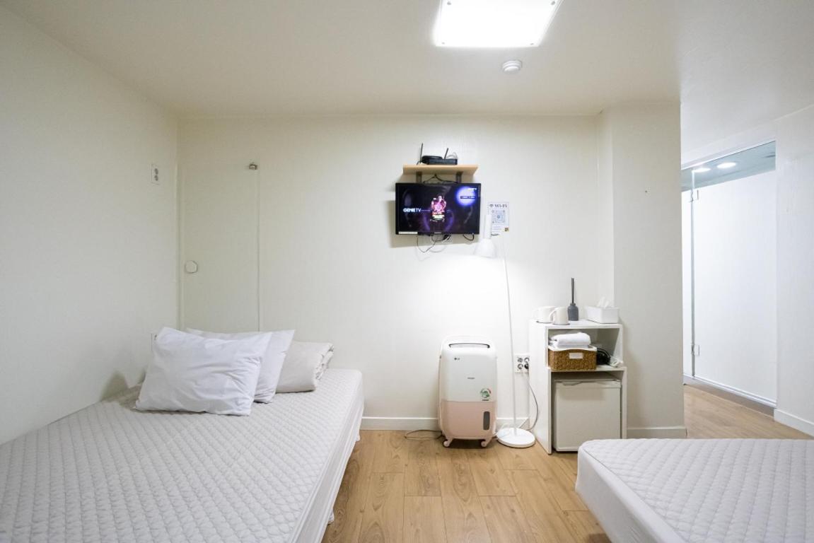 K Myeongdong First Guest house 2*