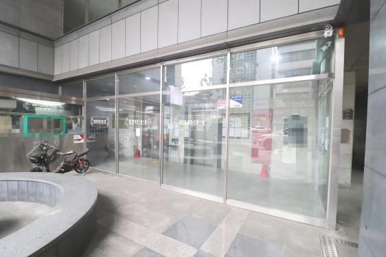 Near Gangnam And Nambu Bus Terminal Queen Size Bed * Seoul