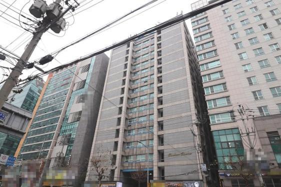 Apartment Near Gangnam And Nambu Bus Terminal Queen Size Bed