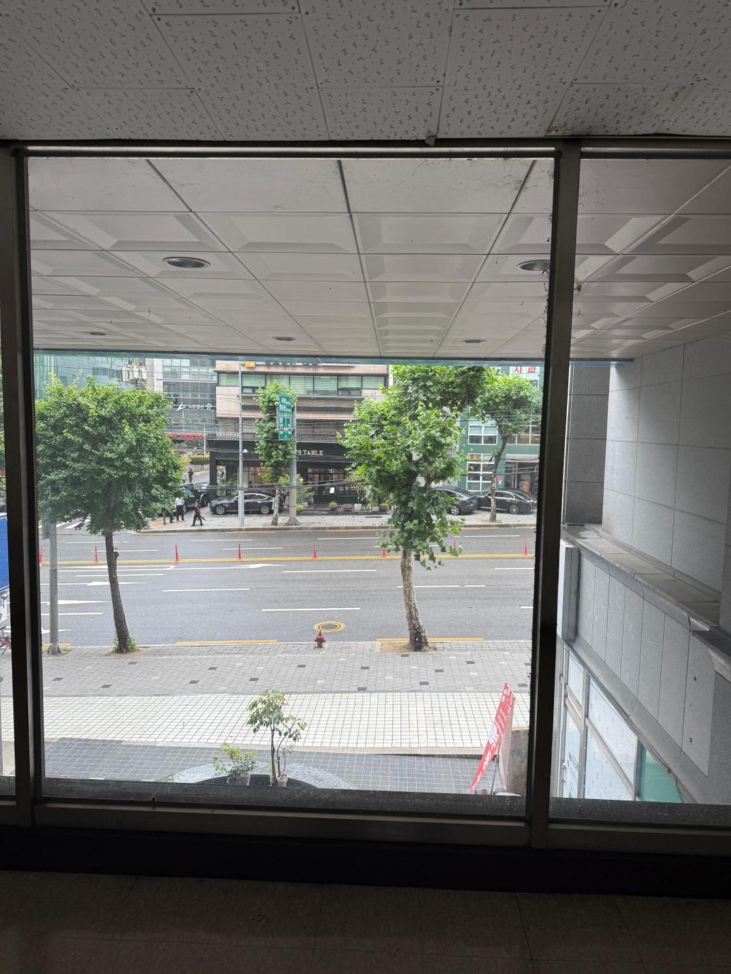 Near Gangnam And Nambu Bus Terminal Queen Size Bed * Seoul