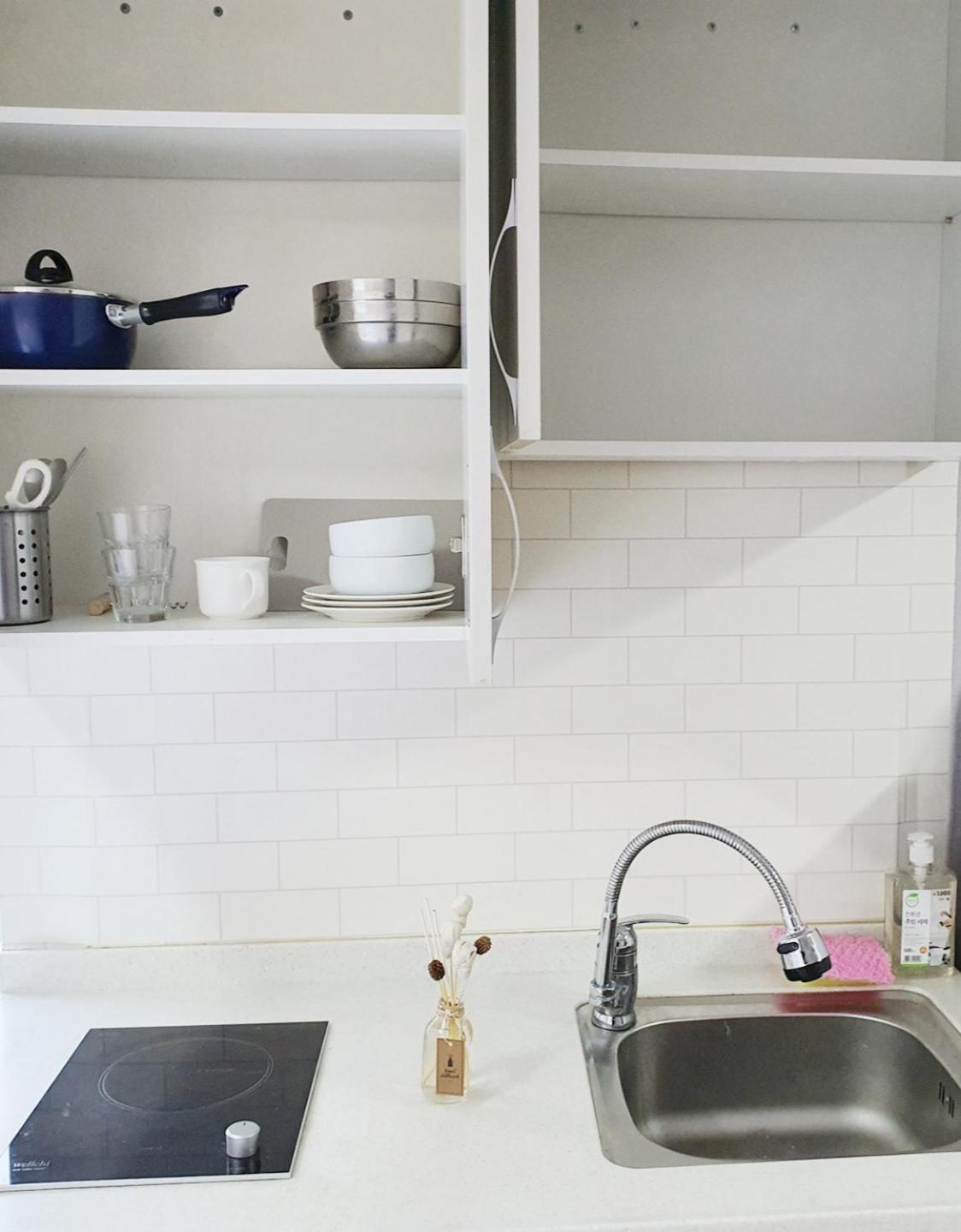 Location In 1 - 1min To Bangbae Station, 1min To Airport Bus, Private With Kitchen *