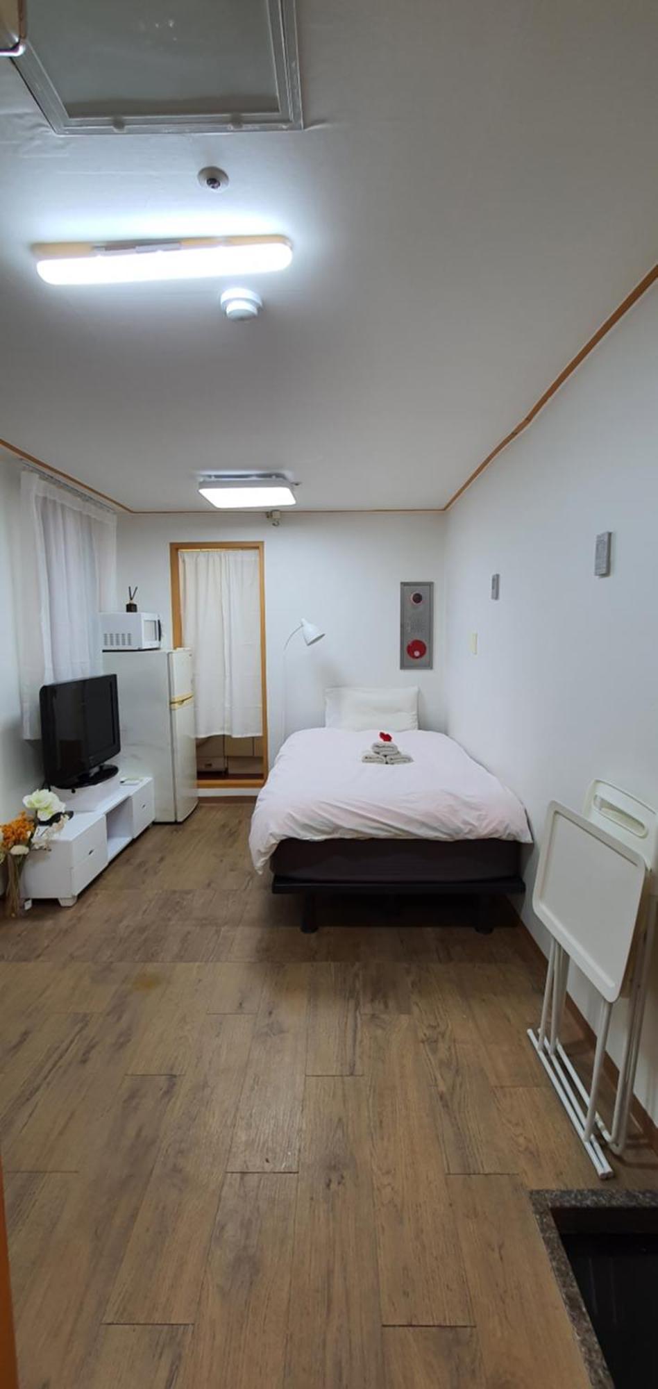 Location In 1 - 1min To Bangbae Station, 1min To Airport Bus, Private With Kitchen