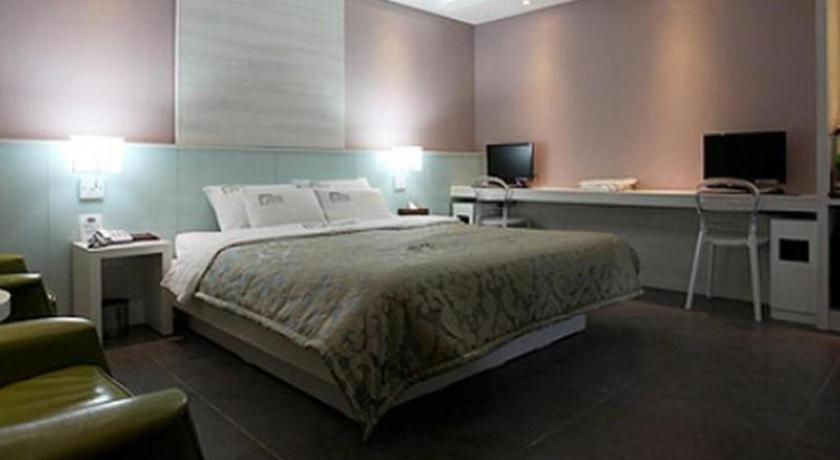 Cinema Motel 2*