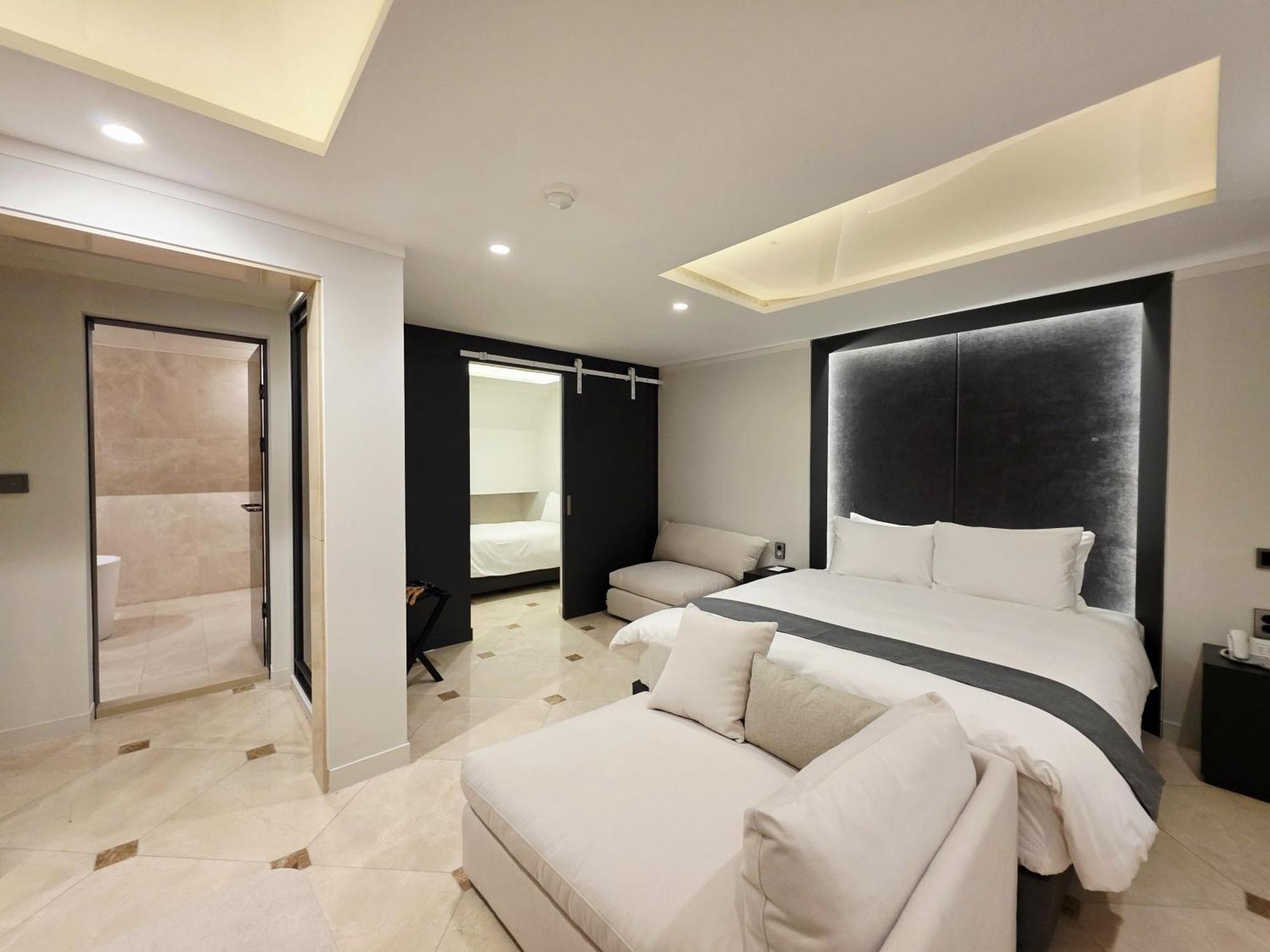 Blueduck Hotel