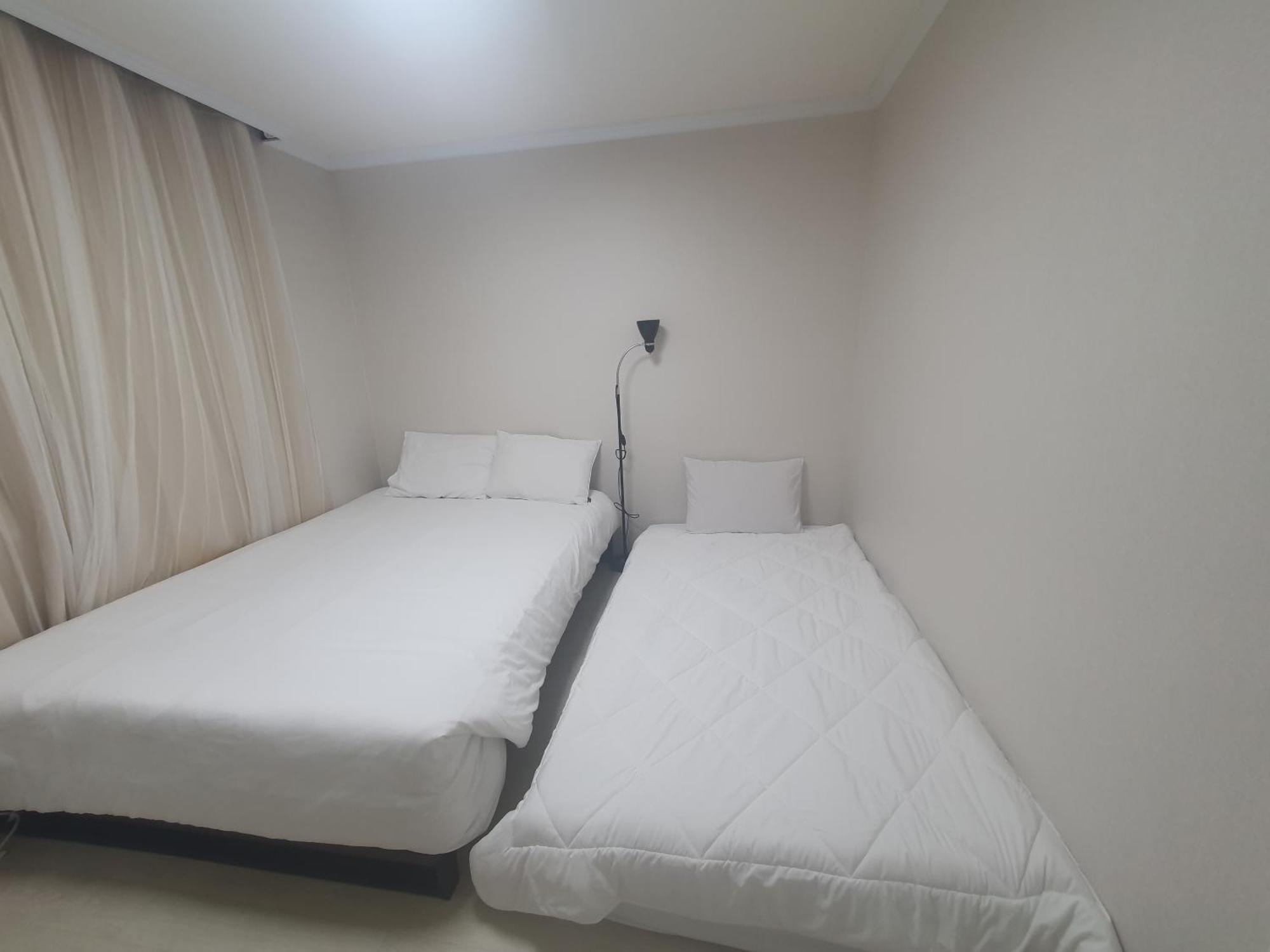 New Open Sale Haebangchon Itaewon Myeongdong Hongdae Insadong Gyeongbokgung Palace *