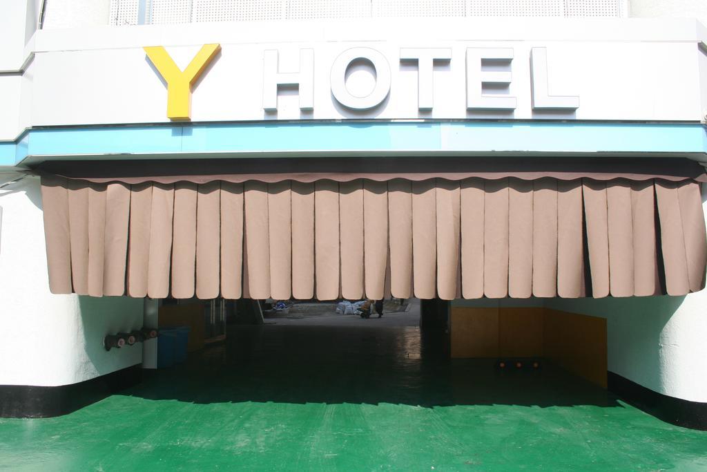 Hotel Y