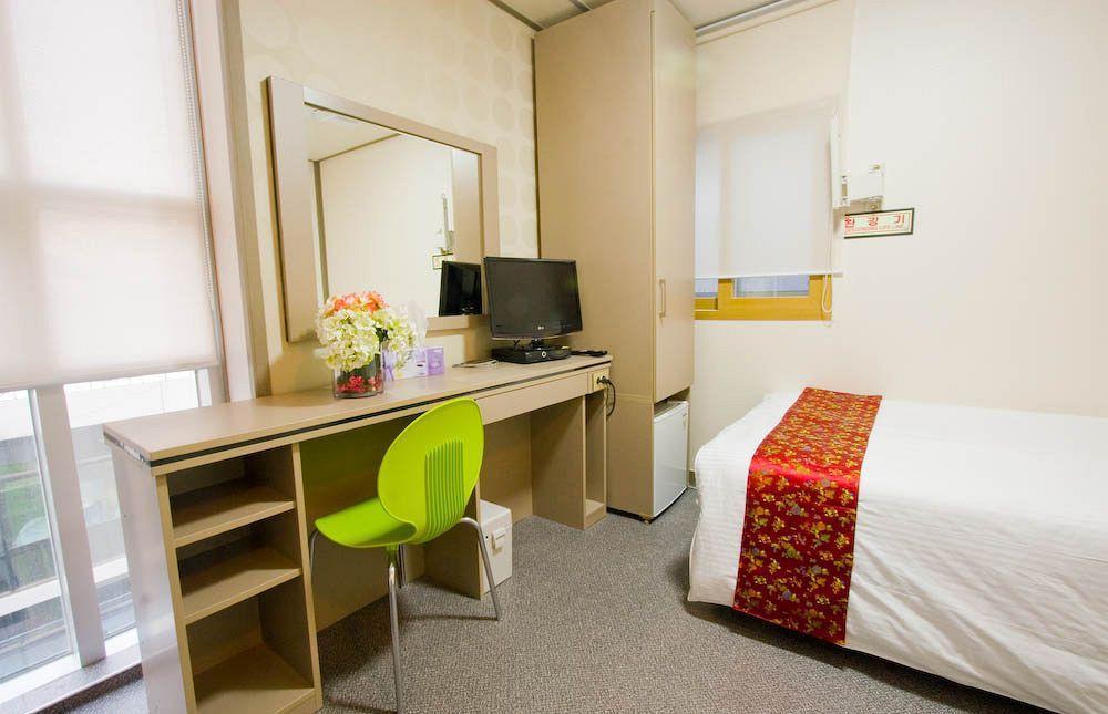 Oyo Myeongdong 2 Seoul