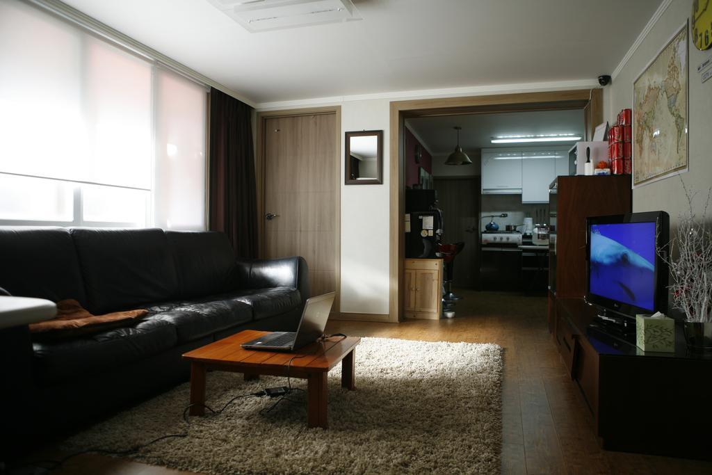 Birdsnest Hongdae Foreigner Only Hostel *