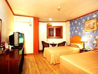 Hotel Kaya Tourist 3*