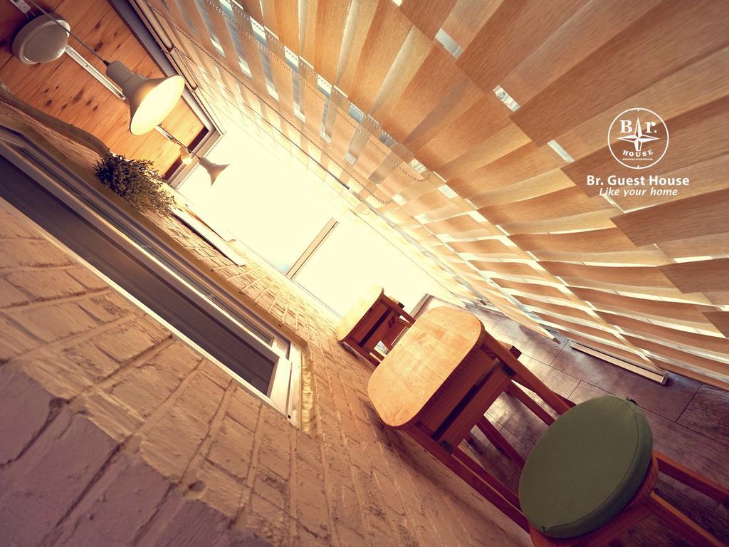 Br. Hongdae Guest house 2*