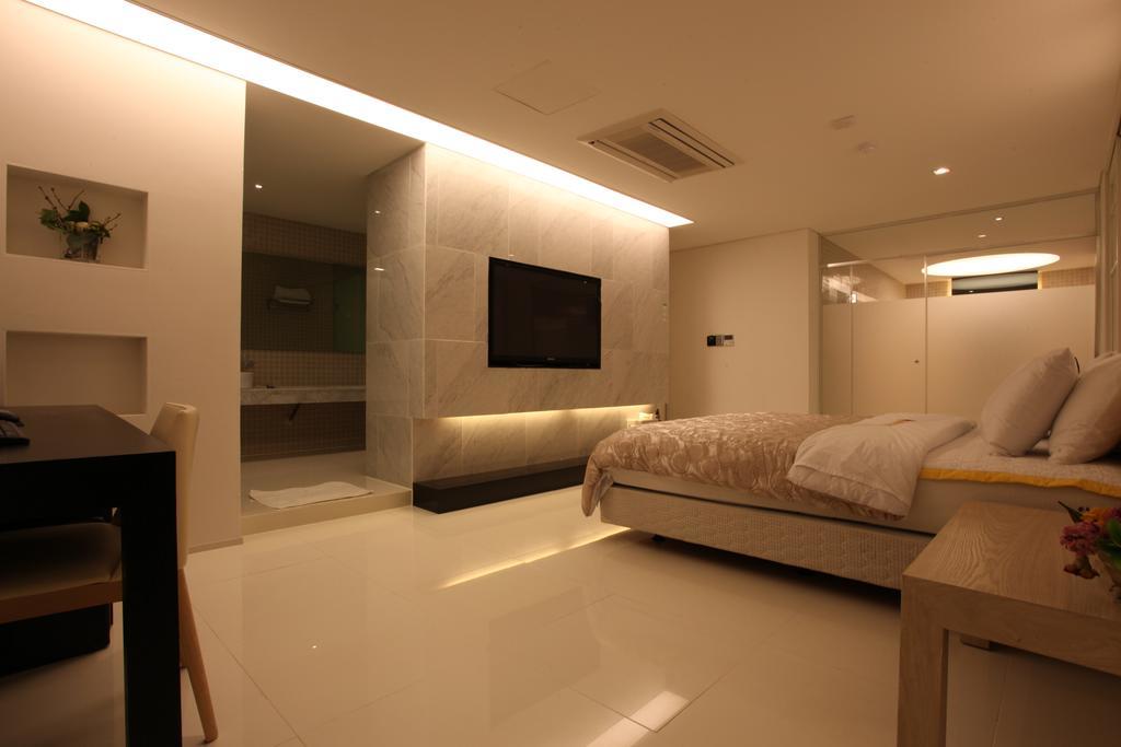 Yuwon *
