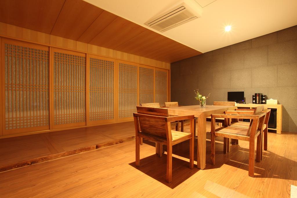 Yuwon Hotel *