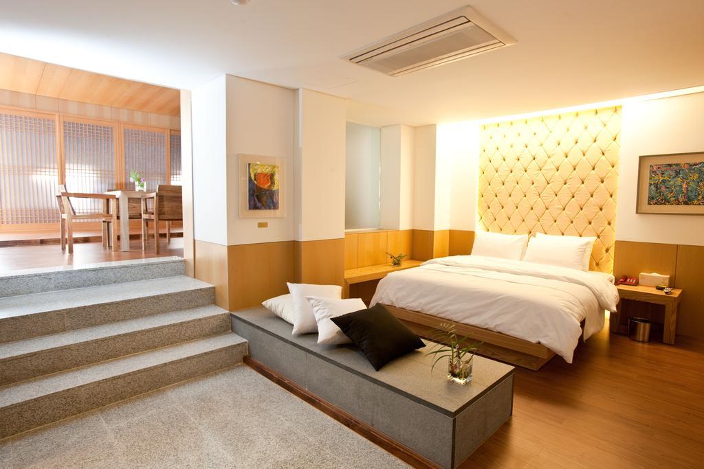 Yuwon Hotel