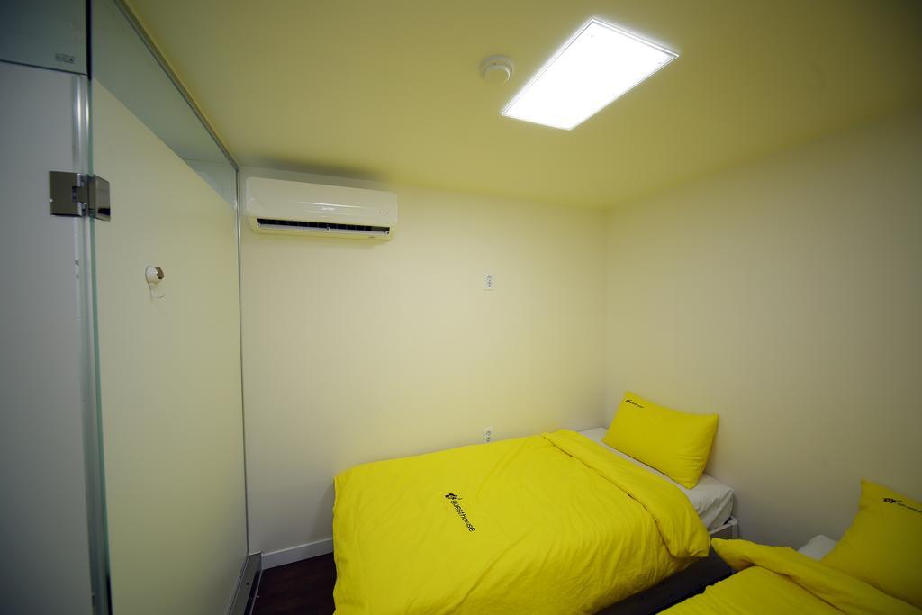 Hostel 24 Sinchon Avenue *