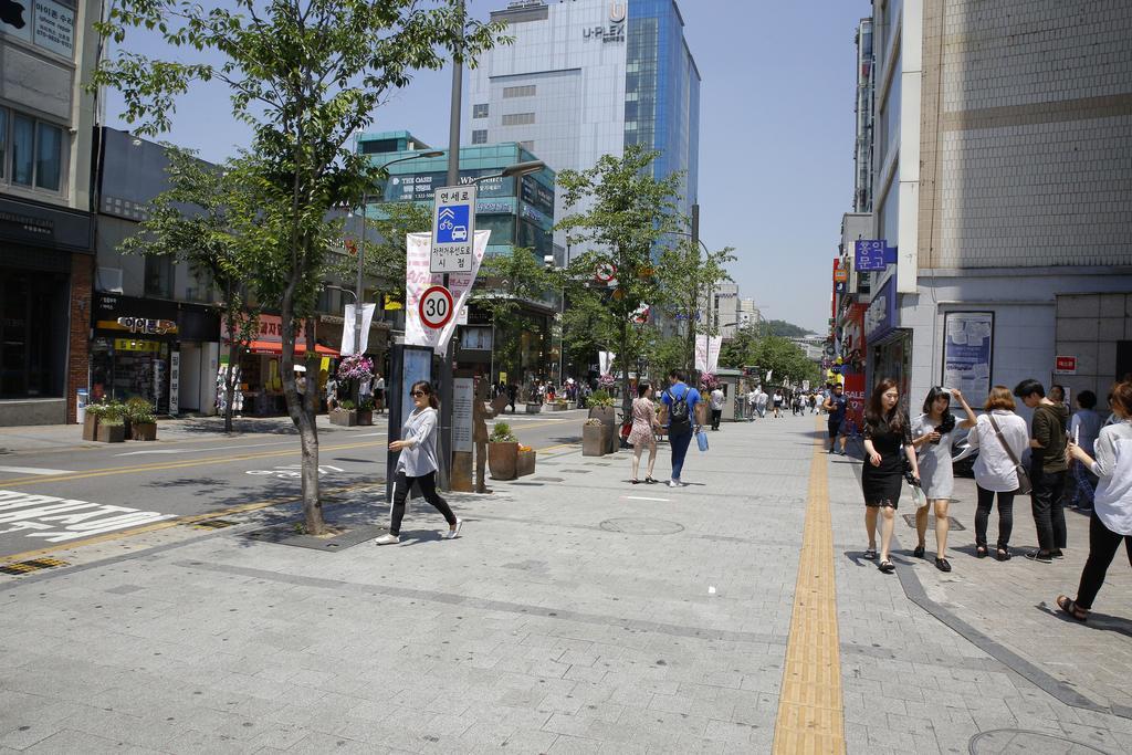 Hostel 24 Sinchon Avenue *