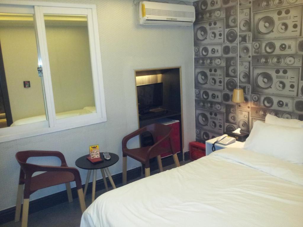 Motel M