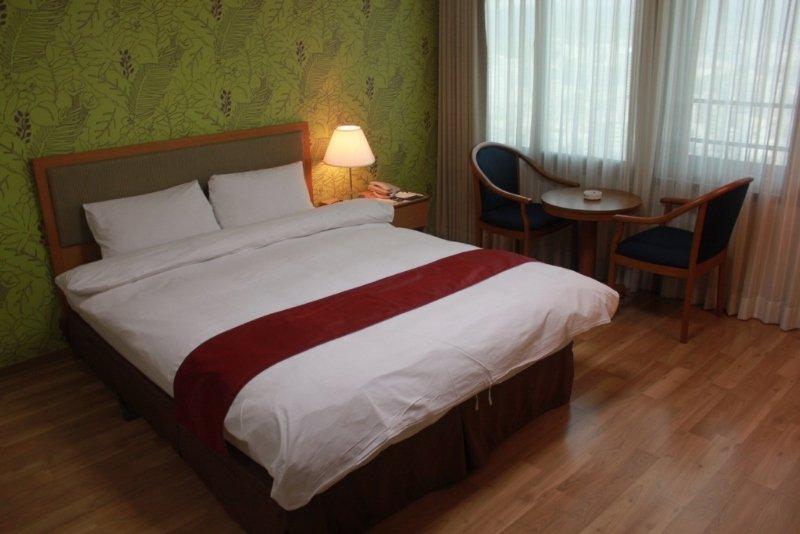 Eastgate Tower 4*
