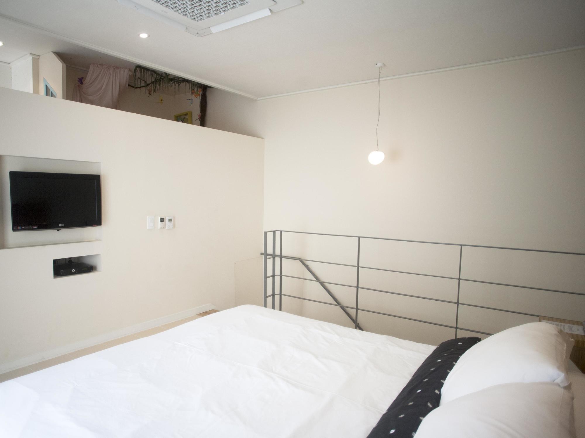 The Win Art House Apartment