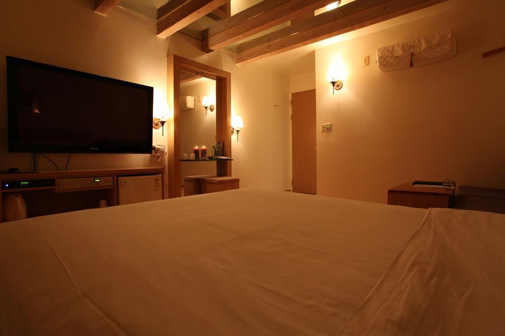 Ana Hotel