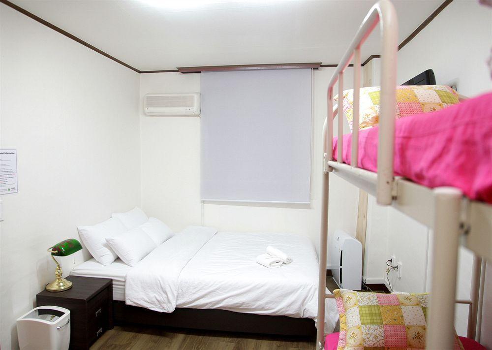Apple Backpackers Hostel *
