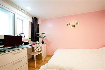 Ev Chain Guro Parkside Hotel 3*