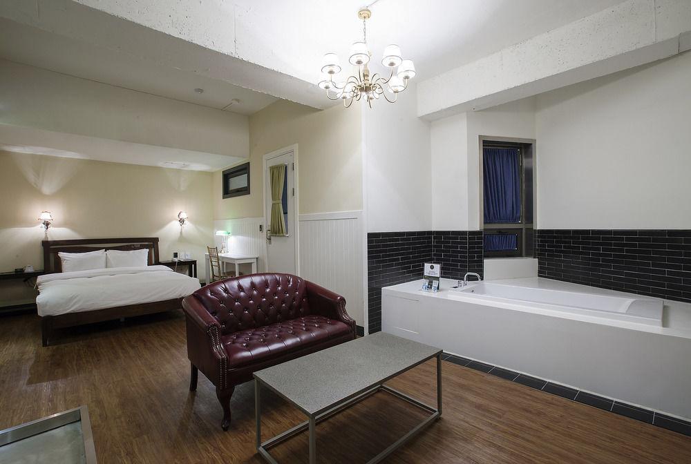 648 Hotel