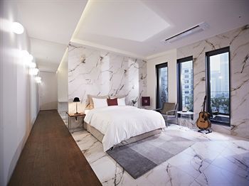 Snow Hotel