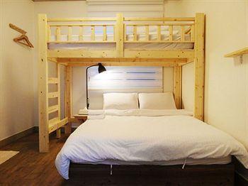 Beige 2nd Hostel *