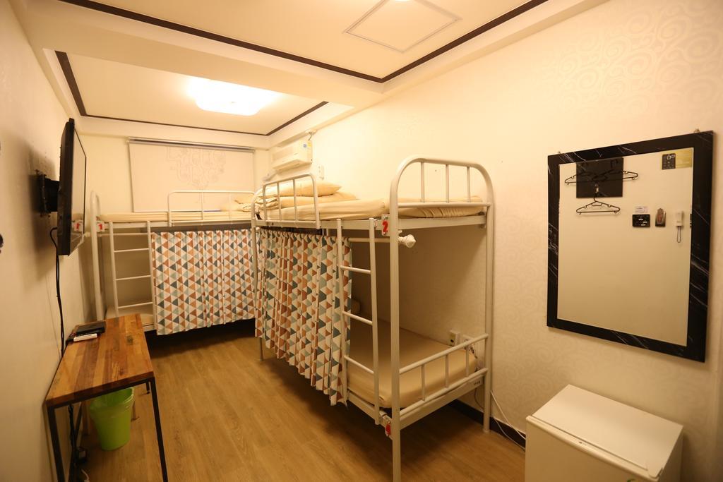 Chocolate Tree Sinchon Guest house 2*