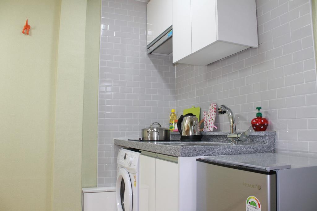 R Station Guest house *
