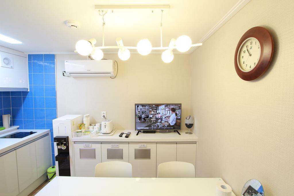 Cocoonstay Hongik Univ. Station *
