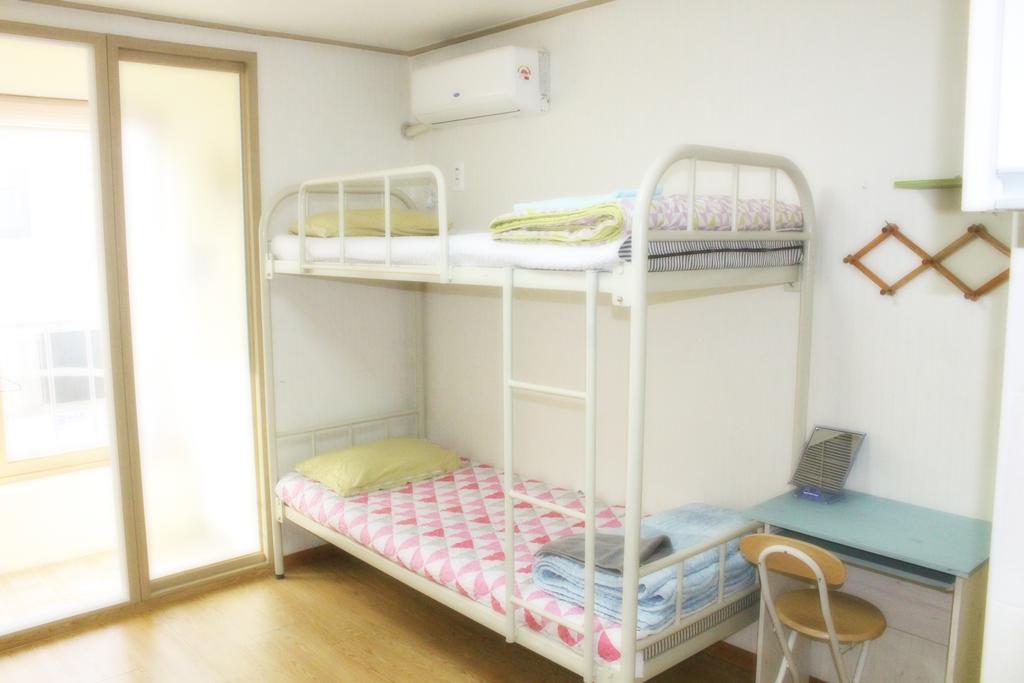 Patio 59 Hongdae's Head Hostel *