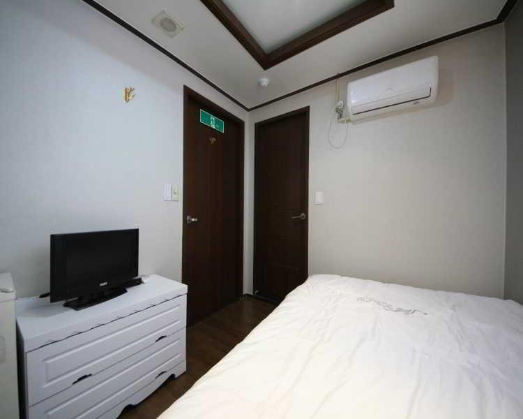 Casa de hóspedes Red Panda Myeongdong 2*